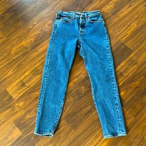 Levi’s size 26 womens high waisted straight leg jeans